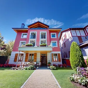 https://apartamentos-la-torreta-del-llac.catalonia-hotels.com